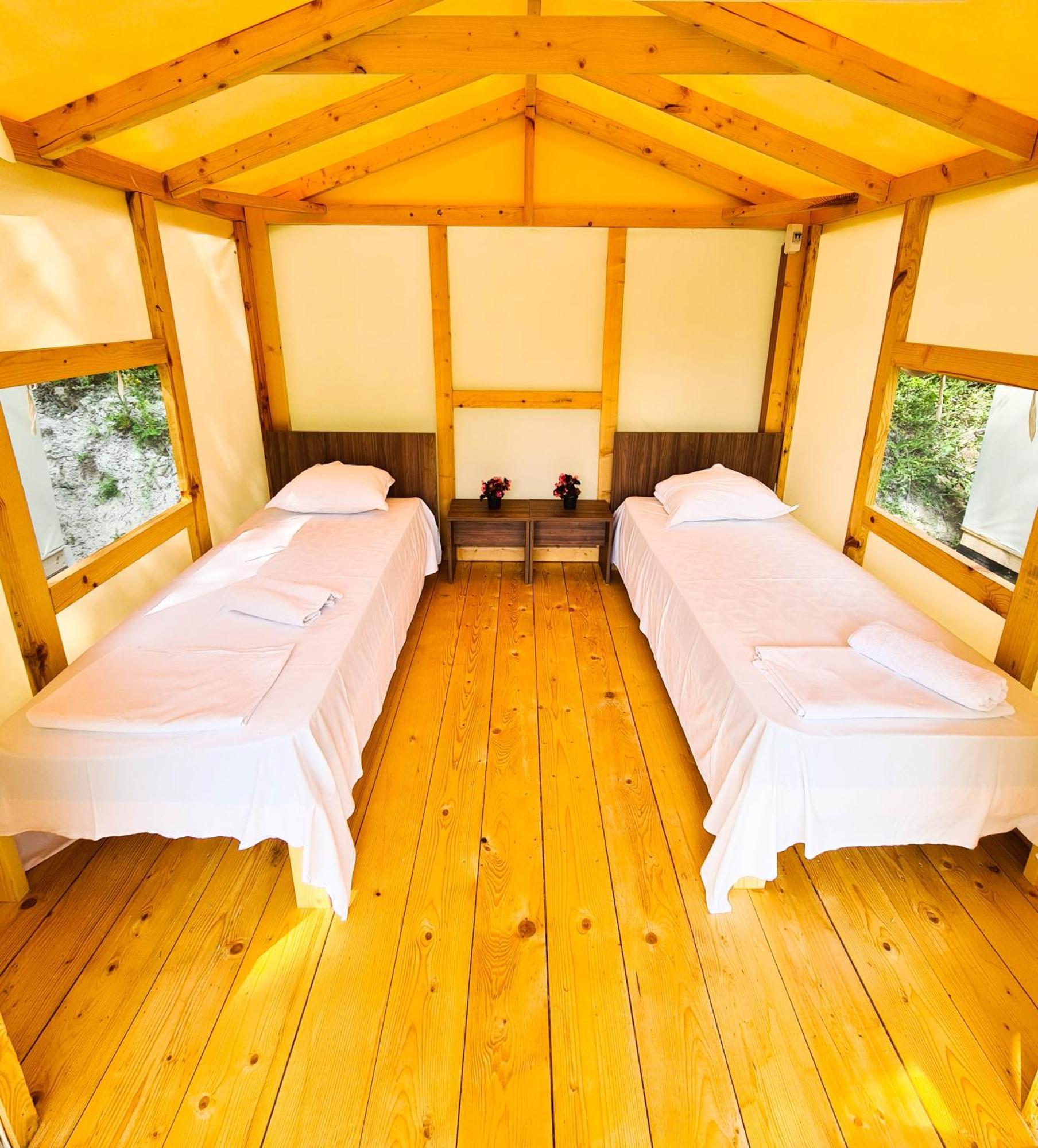 Divoto Glamping Hotel Baltsjik Buitenkant foto